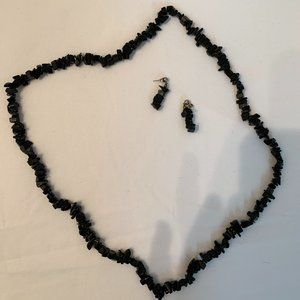 Black chip stone necklace 30" w/matching earrings